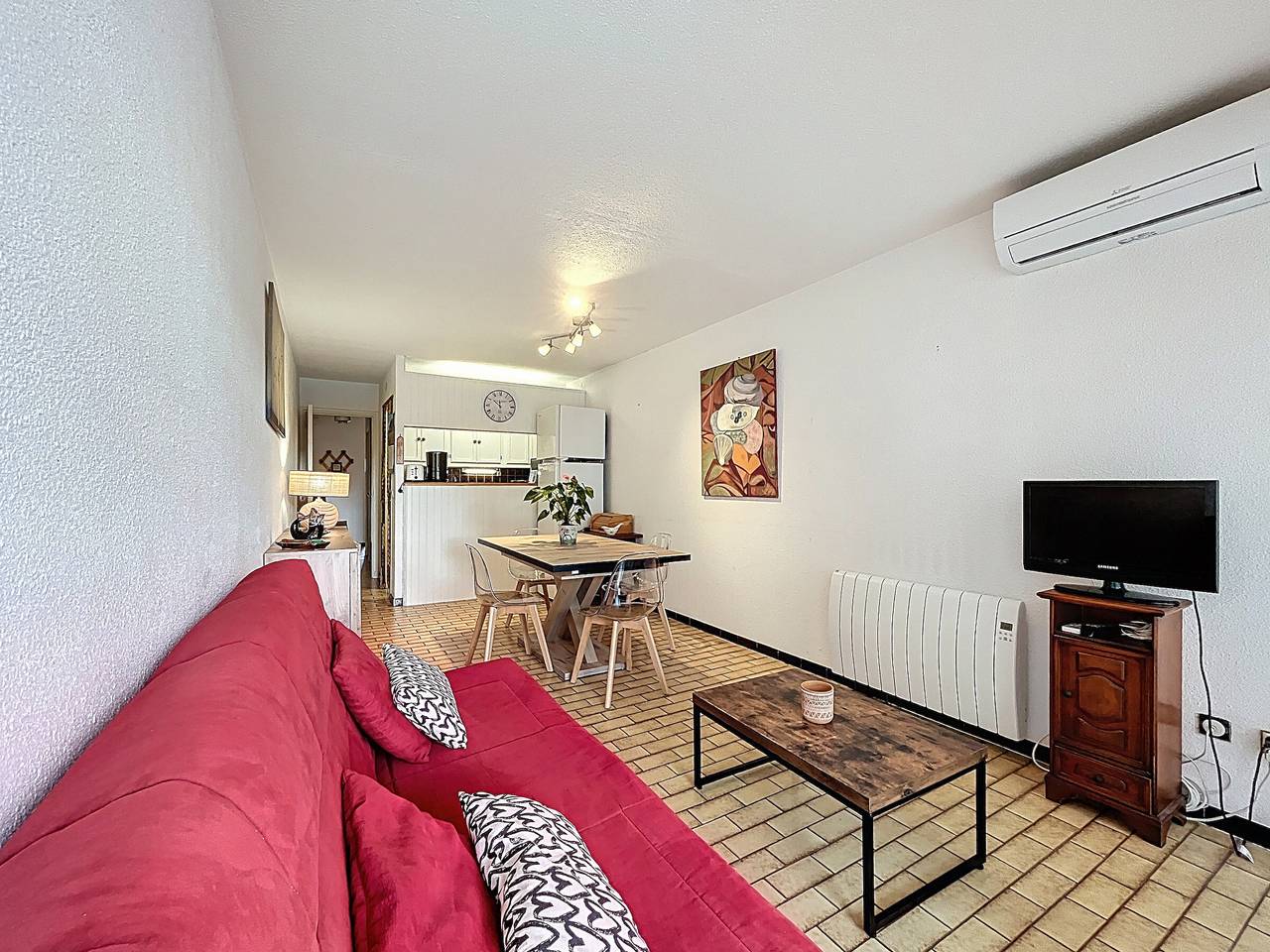 Ganze Wohnung, Geräumige 2-Zimmer-Wohnung mit Wlan, Parkplatz und Klimaanlage, strandnah in Carnon-Plage, Mauguio