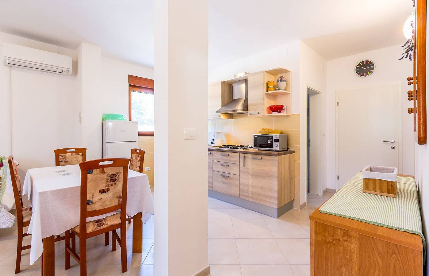 Schöne Ferienwohnung nur 500 Meter bis zum Strand mit Küche, Bad, Klima, Wlan, Terrasse, Grill in Banjole, Costa sur de Istria