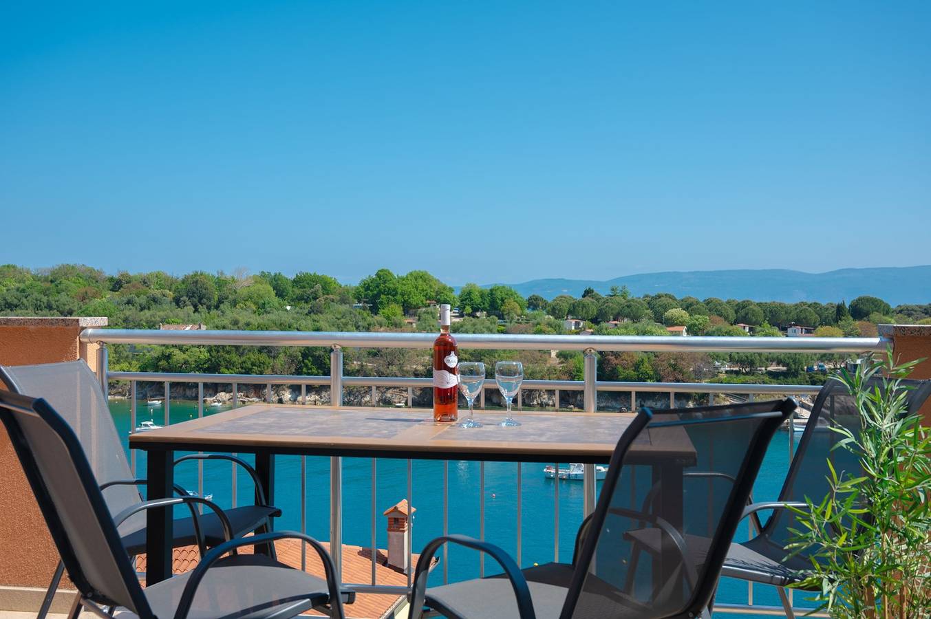 Hel lägenhet, Duplex apartment with ocean view in Sveta Marina, Eastcoast Istria