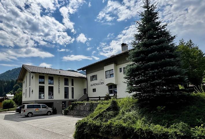 Ferienwohnung für 2 Personen, mit Balkon und Whirlpool sowie Terrasse und Garten