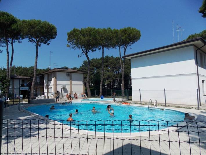 Ferienwohnung für 7 Personen, mit Balkon/Terrasse und Garten in Bibione - 2