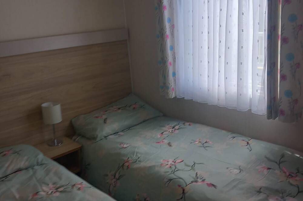 Stunning caravan with decking at Solent Breeze in Hampshire in Fareham, Hampshire