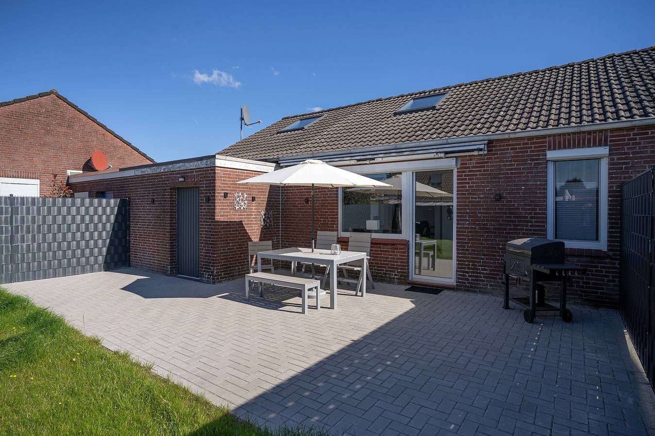 Ferienhaus 'Am See' mit privatem Garten und Wlan in Hage, Norden und Umgebung