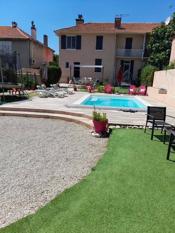 Location de vacances pour 6 personnes, avec jardin ainsi que vue et piscine à Château-Arnoux-Saint-Auban - 2