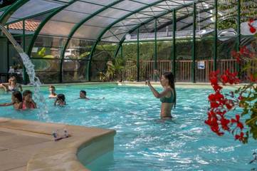 Mobil home pour 4 personnes, avec bassin pour enfant ainsi que sauna et jacuzzi à Azur