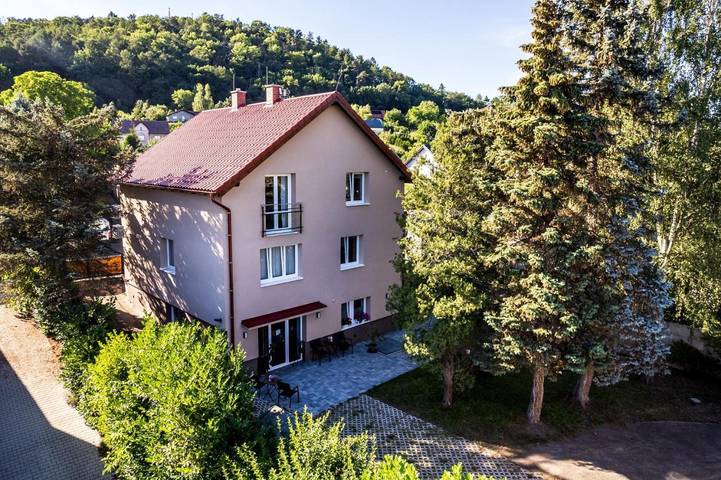 Bungalow für 6 Personen, mit Terrasse und Garten sowie Ausblick in Tschechien