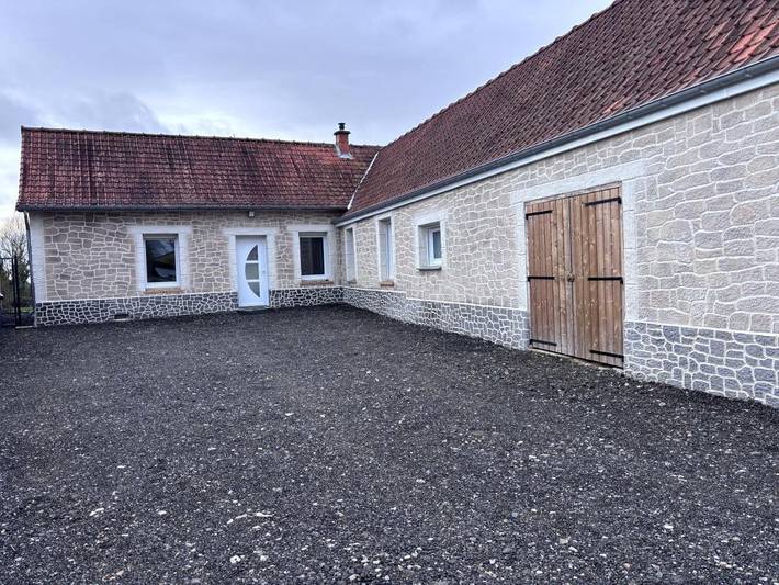 Location de vacances pour 6 personnes, avec vue ainsi que jardin et terrasse à Buire-le-Sec