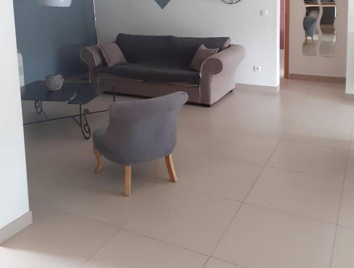 Location de vacances pour 6 personnes, avec Terrasse ainsi que Jardin et Piscine à Colonzelle - 4