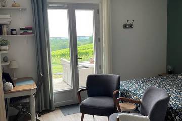Gîte pour 2 personnes, avec terrasse ainsi que sauna et jardin à Pomport