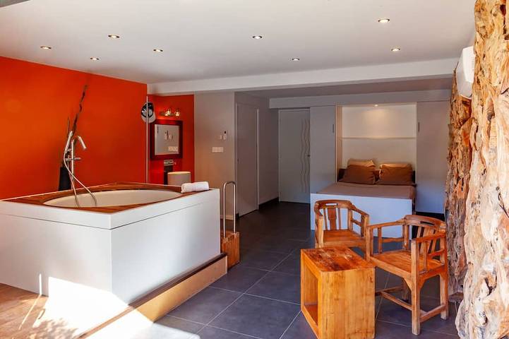 Location de vacances pour 6 personnes, avec balcon et jardin à Alleins - 3