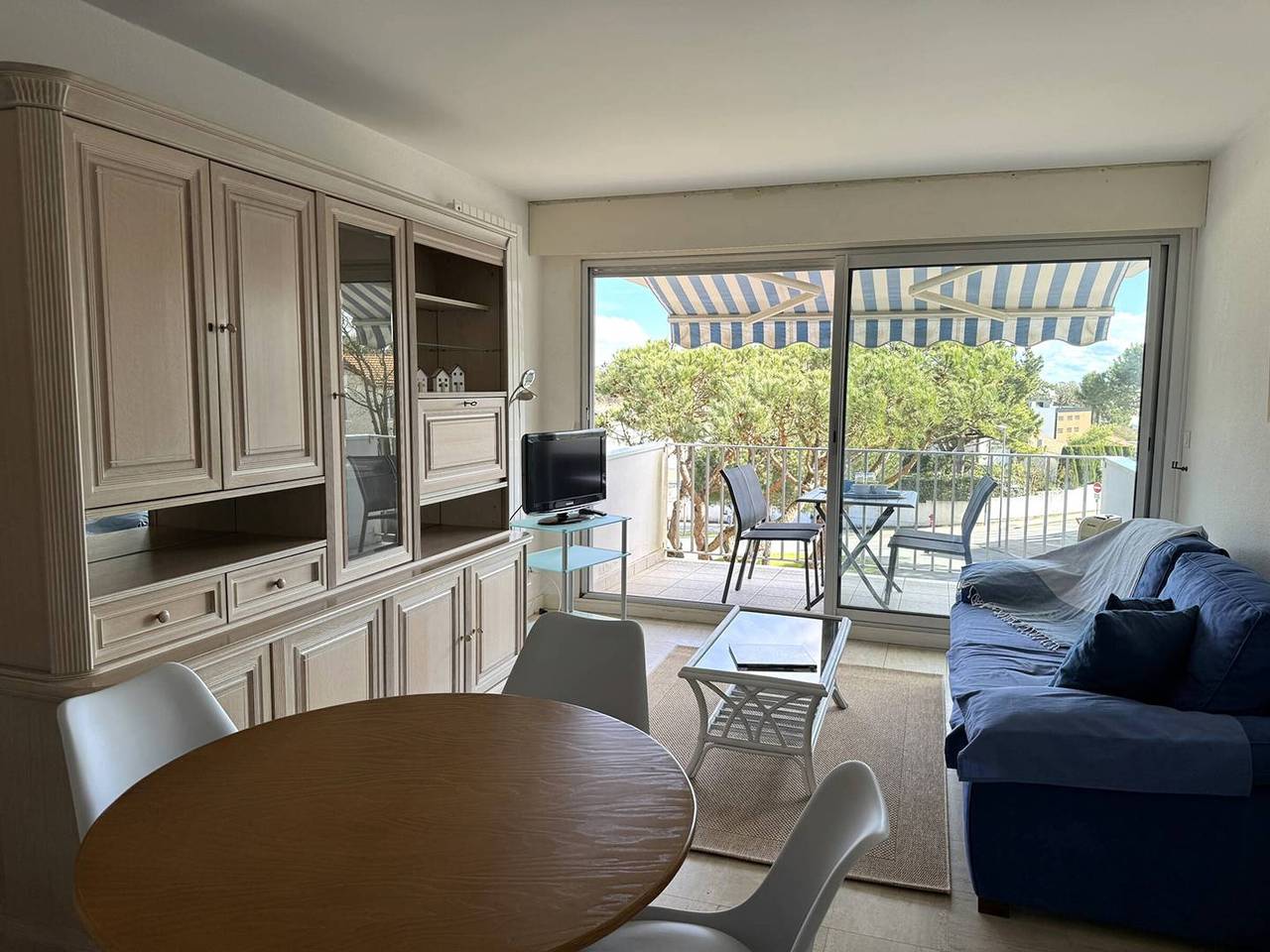 Apartamento entero, Estudio moderno 2* con balcón, centro St Palais, aparcamiento seguro in Saint-Palais-sur-Mer, Côte de Beauté