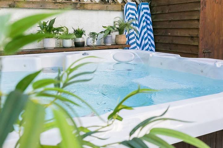 Cottage for 10 people, with Hot tub and Terrace on the Isle of Anglesey