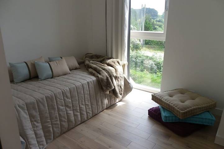 Maison lumineuse avec jardin et spa à 100 mètres de la plage. Animaux acceptés. in Plouguerneau, Région de Brest