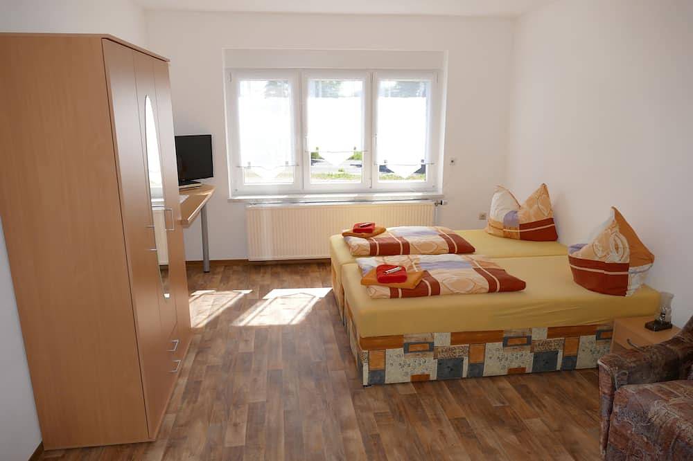 Ganze Wohnung, 2 Ferienwohnungen für 5 bis 8 Personen in Stadtlage, Nahe Kiebitz-See in Falkenberg/Elster, Naturpark niederlausitzer heidelandschaft (Brandenburg)