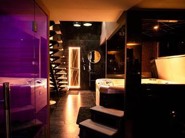 Gîte pour 2 personnes, avec sauna et jacuzzi à Charmes