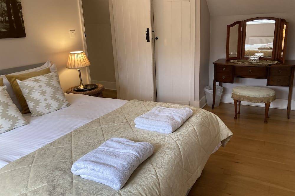 Wunderschöne Lage inmitten eines Waldes mit einfachem Zugang und in der Nähe von Burley in Burley, Hampshire