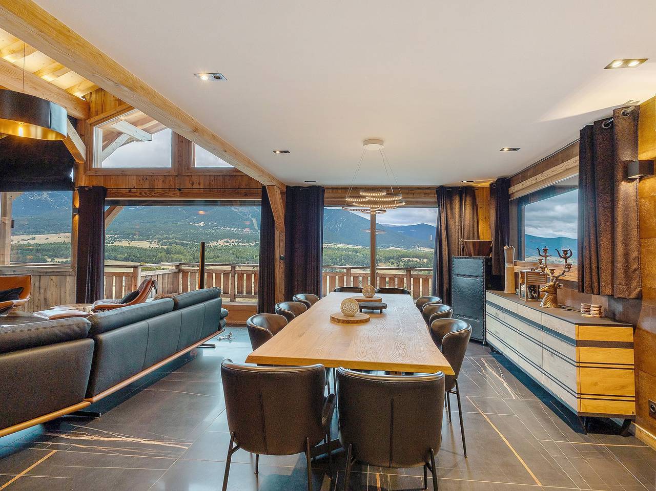 Chalet 'Isabella Lodge Pyrénées' avec vue sur Montagne, terrasse privée et Wi-Fi in Bolquère, Parc naturel régional des Pyrénées catalanes