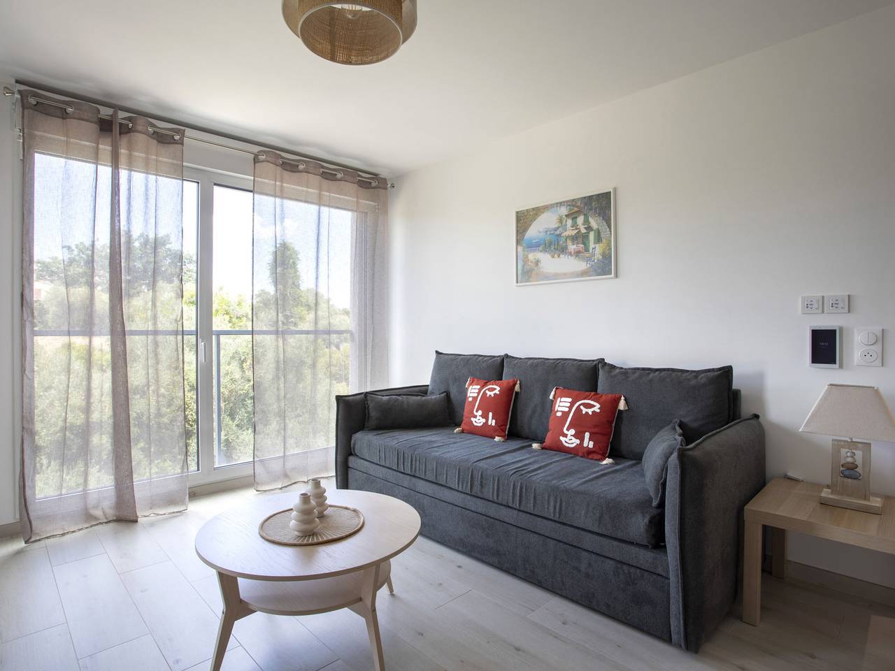 Geheel appartement, Seaside View in Saint-Laurent-du-Var, Cannes regio
