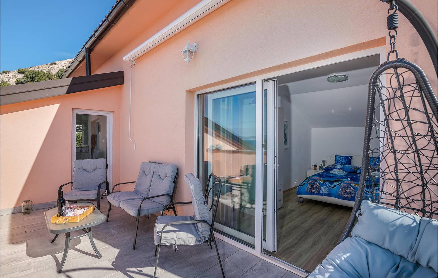Ganze Ferienwohnung, Gemütliche Wohnung mit WLAN, Terrasse und Parkplatz – 1000 m zum Strand in Punat, Krk