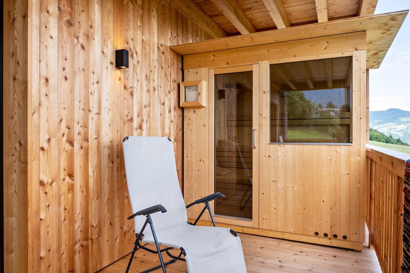 Ganze Wohnung, Ferienwohnung "Schlosshof Hoamat" mit Bergblick, Terrassen und Wlan in Prösels, Völs am Schlern