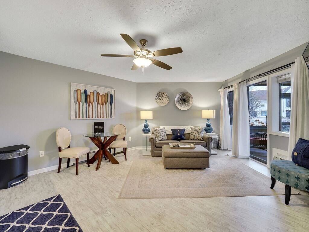 Ganze Wohnung, Downtown Charlevoix | Indoor/Outdoor Pool | Remodeled in Charlevoix, Charlevoix County