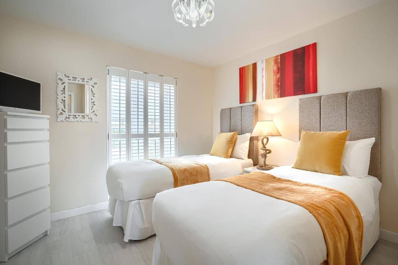 Ganze Wohnung, Luxury Beachfront Outstanding 2 bedroom Apartment in Eastbourne, Ost Sussex