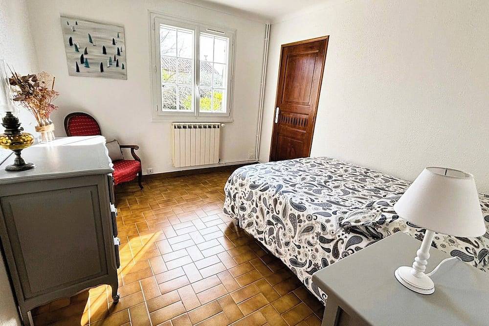Maison de Campagne- mas Célestin Avec Piscine 6 Personnes - 3 Chambres in Camaret-sur-Aigues, Vaucluse