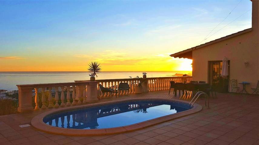 Alojamiento y desayuno para 12 personas, con Balcón y Terraza además de Jardín y Piscina en Garraf