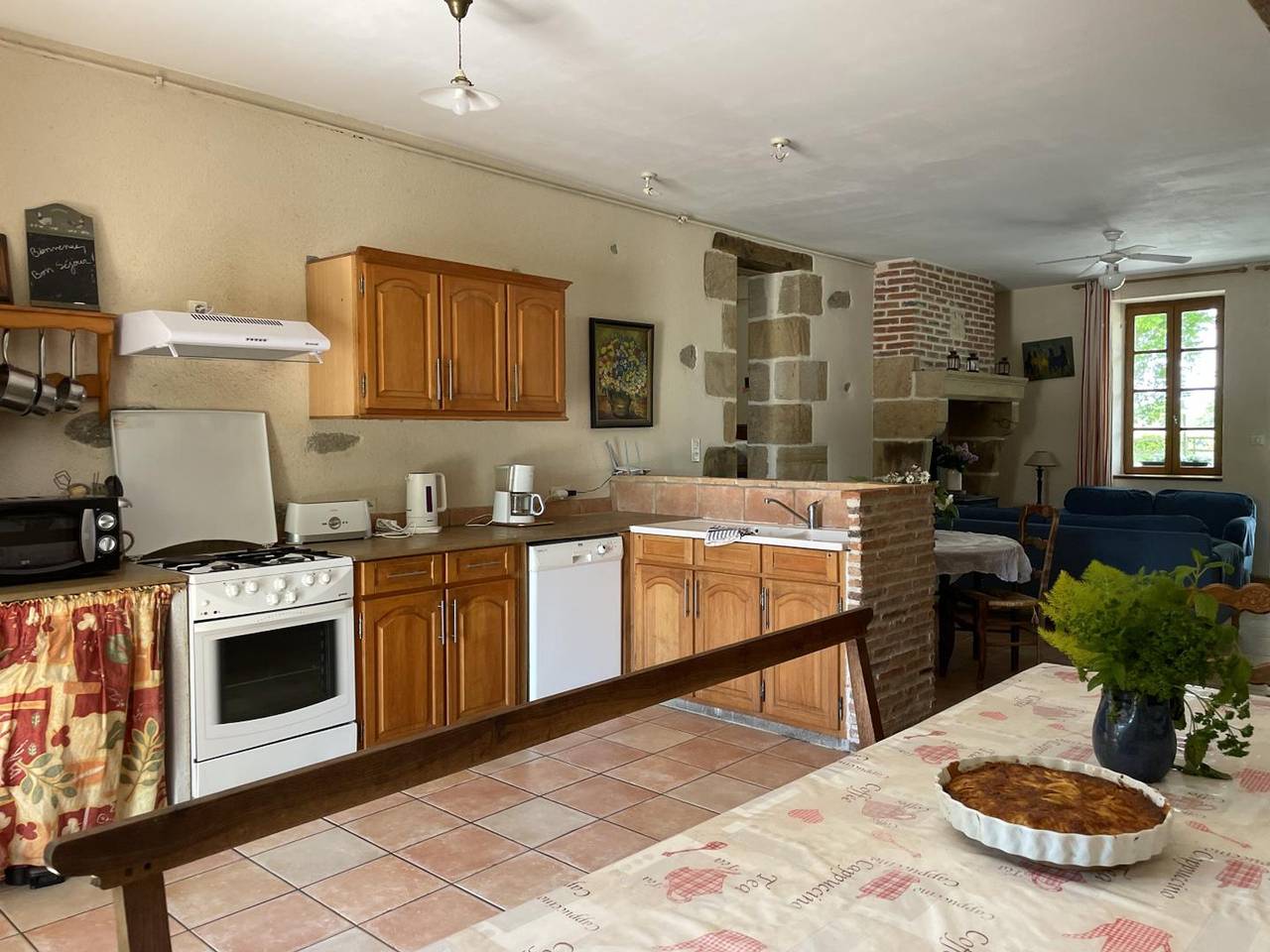 Charming farmhouse with pool, near historic Souvigny, family-friendly amenities and activities in Souvigny, Allier