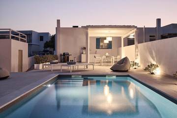 Location de vacances pour 8 personnes, avec vue ainsi que jardin et piscine dans Milos