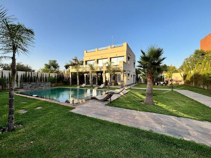 Villa pour 9 personnes, avec vue et jardin ainsi que sauna et piscine