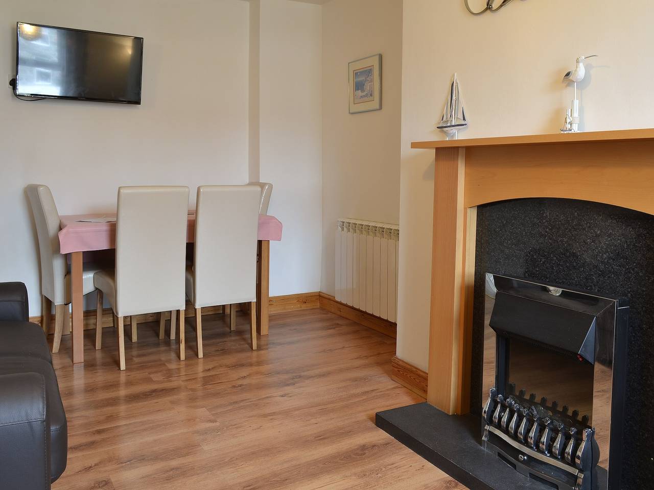 Crystal River Cottage in Trefor, Gwynedd