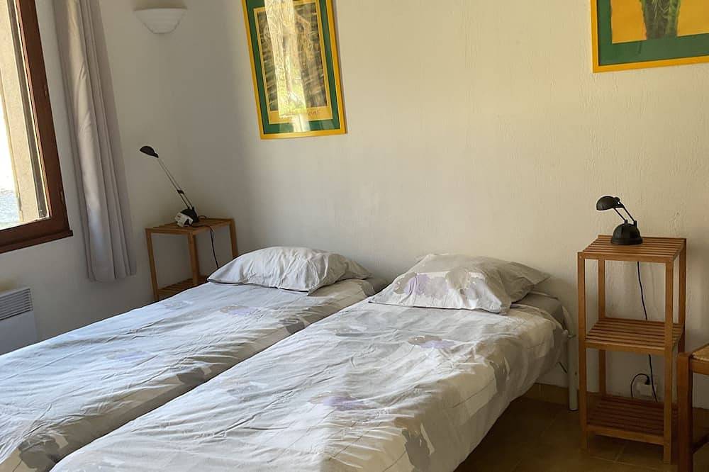 Maison avec terrasse couverte 40m2, au calme de la vallée de La Baume, pour 6. in Valgorge, Parc naturel régional des Monts d'Ardèche