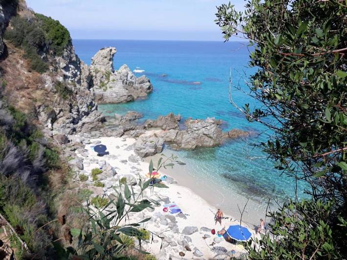 Location de vacances pour 10 personnes, avec Balcon et Terrasse ainsi que Jardin et Vue dans Marina Di Monasterace