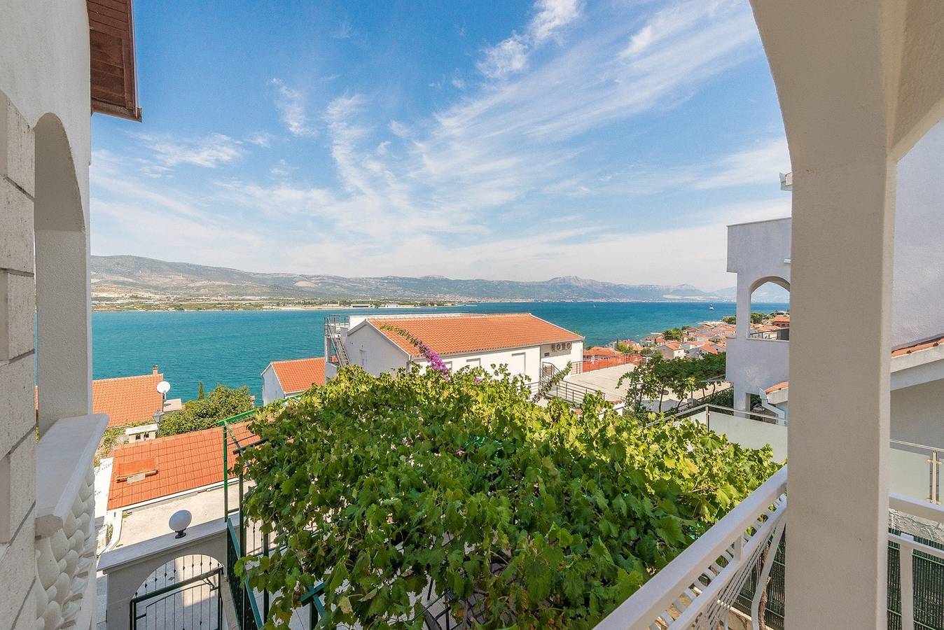Geheel appartement, Apartment Buljan A2 with Sea View in Mastrinka, Čiovo