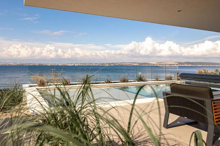 Villa pour 8 personnes, avec vue ainsi que balcon et piscine à Kali - 4
