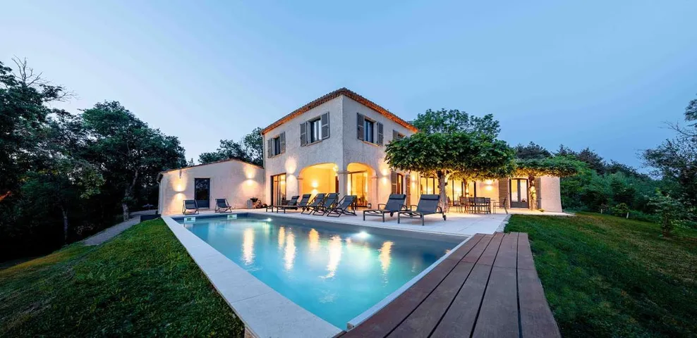 Chalet para 19 personas, con vistas además de jardín y piscina - 1