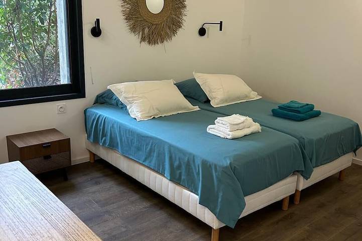 Entire apartment, A0 Stunning 6-Person Apartment with Terrace, Garden & Sea View, 400m from Beach in Sainte-Lucie de Porto-Vecchio, Zonza