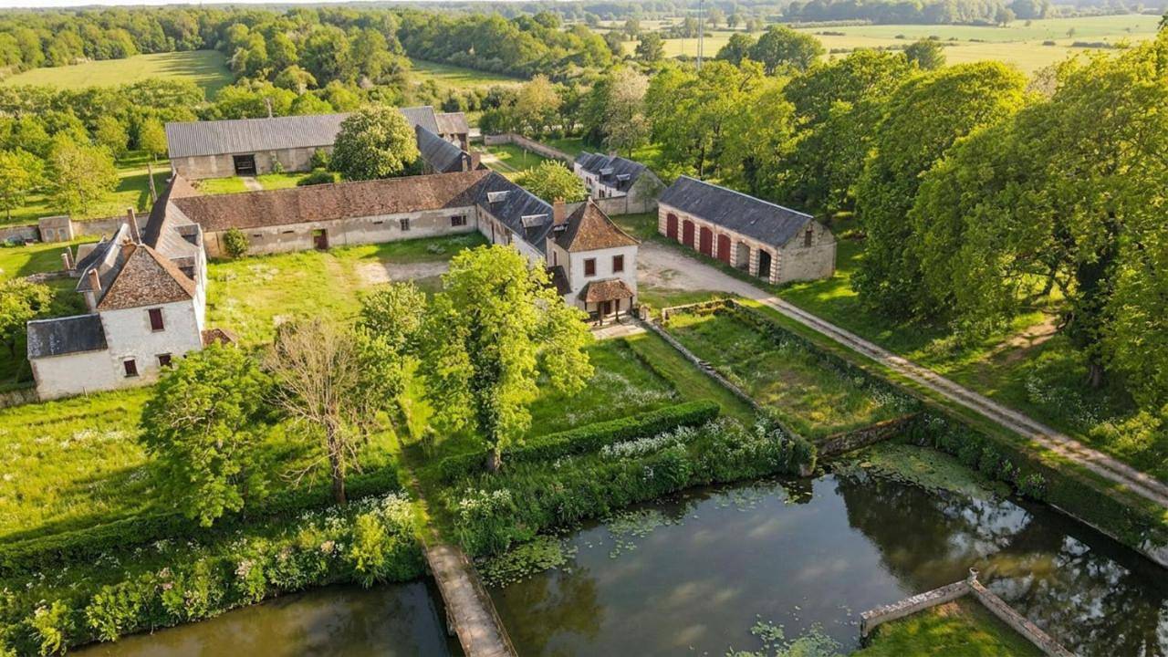 Five-Bedroom House in Lailly-en-Val, Sologne