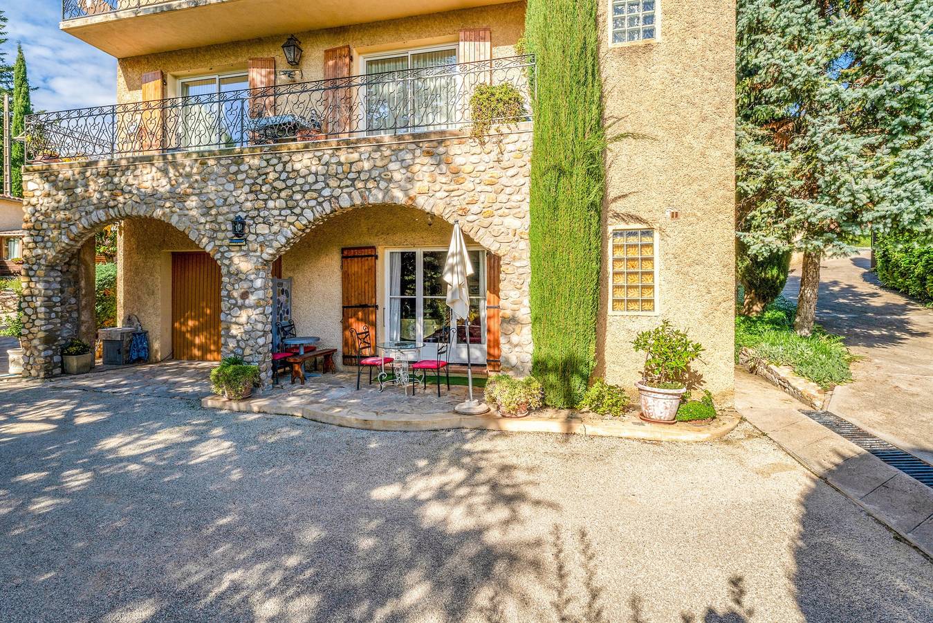Appartement entier, Appartement 'Gîte Le Séguret' avec vue sur la montagne et Wi-Fi in Entrechaux, Parc naturel régional du Mont-Ventoux