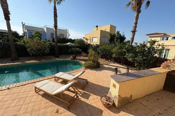 Chalet para 8 personas, con piscina - 1