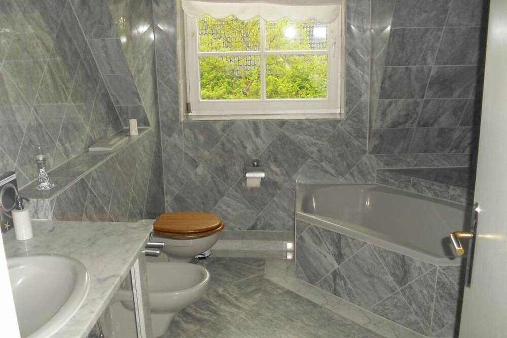 Ganze Wohnung, Modernisierte Ferienwohnung mit Balkon in Schuby, Schleswig & Umgebung