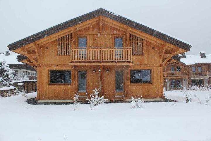 Gîte pour 12 personnes, avec sauna et jardin dans Office De Tourisme De Samoens