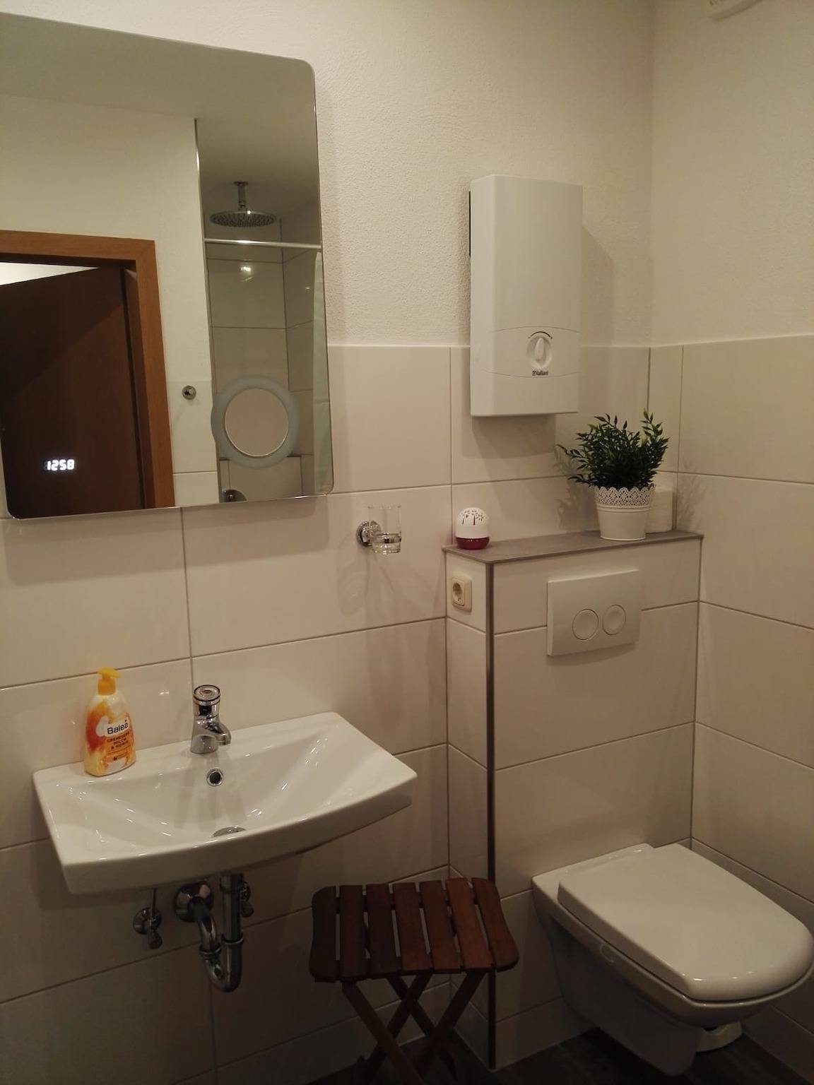 Ganze Wohnung, Ferienwohnung Waldblick Winterberg - Ferienwohnung Waldblick mit herrlichem Panoramablick und großzügiger Sonnenterrasse in Niedersfeld, die Mittelgebirge