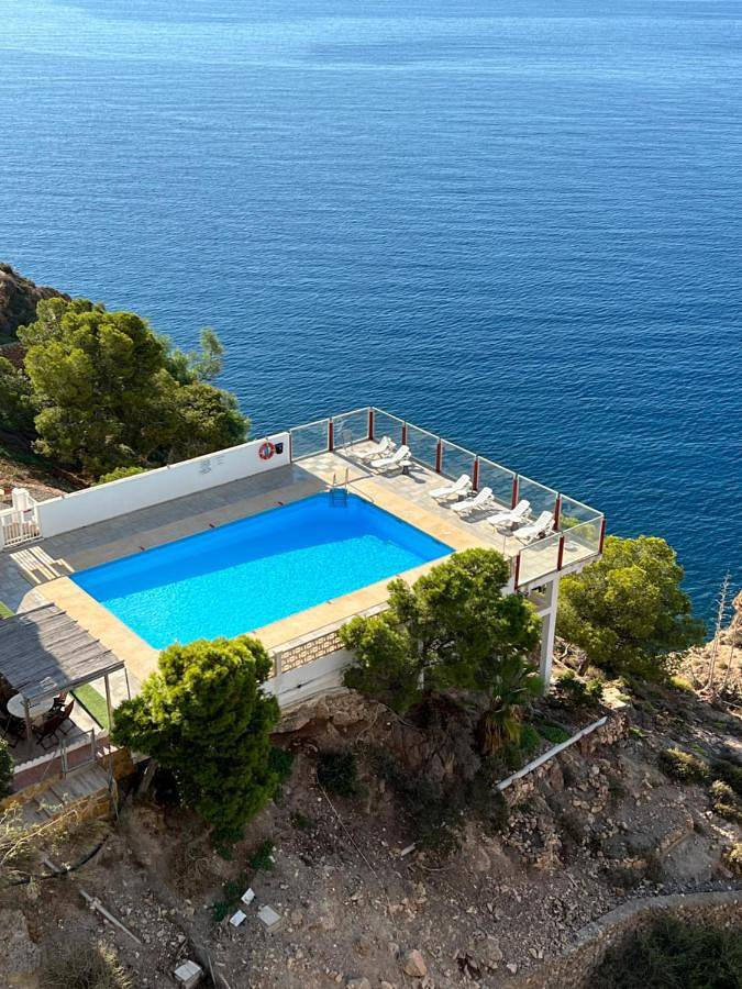 Apartamento para 5 personas, con Balcón y Terraza además de Jardín y Piscina en Enix