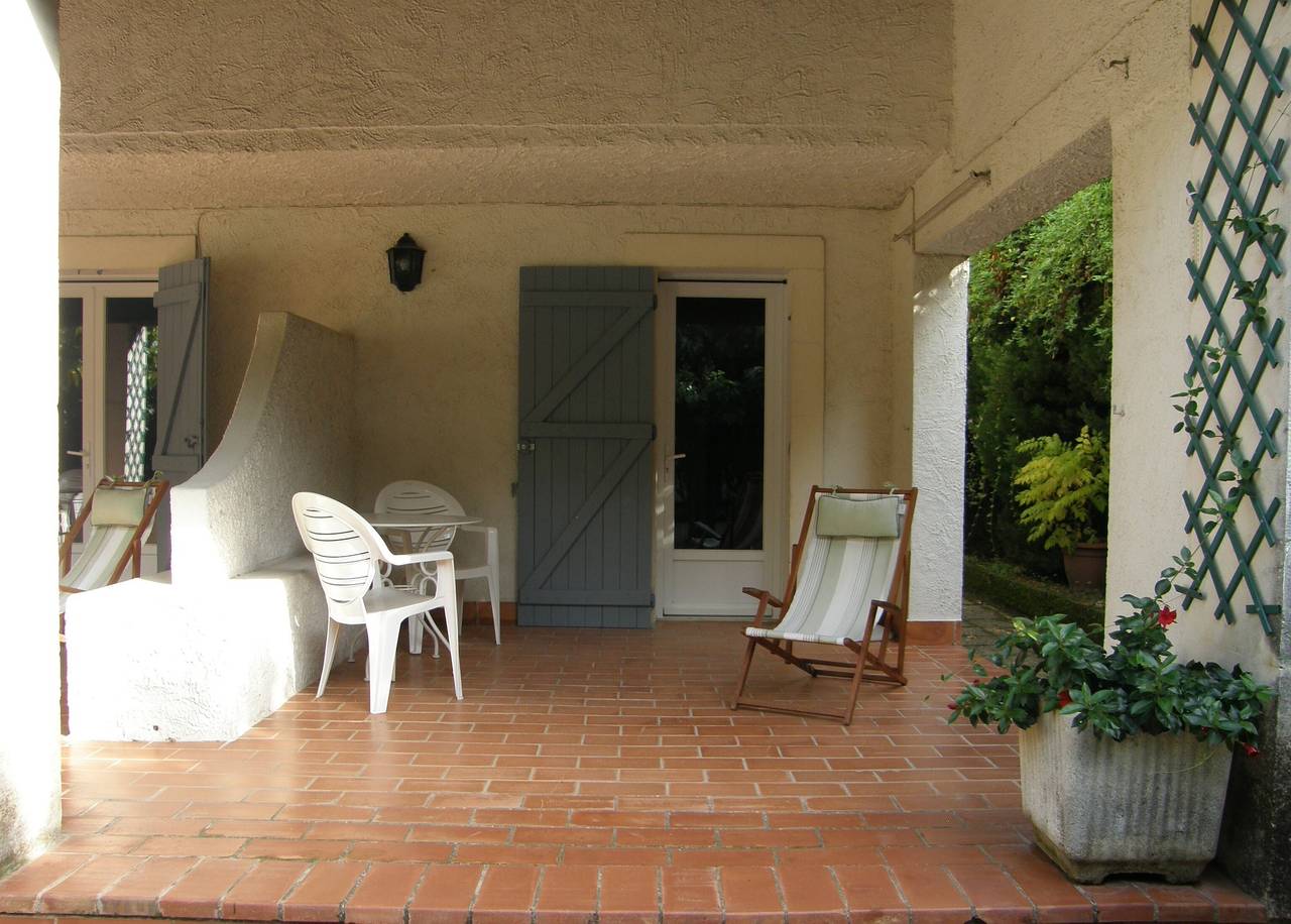 Entire apartment, Apartment 'Appt Saint Remy De Provence' with Private Terrace and Wi-Fi in Saint-Étienne, Loire