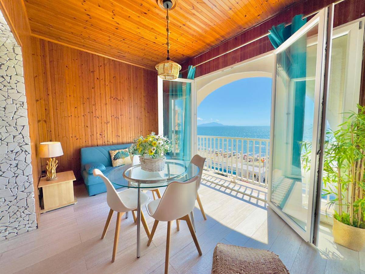 Ganze Wohnung, Athena Sea front Apartment, Parking & Pool in Castel Volturno, Tyrrhenische Küste Kampanien