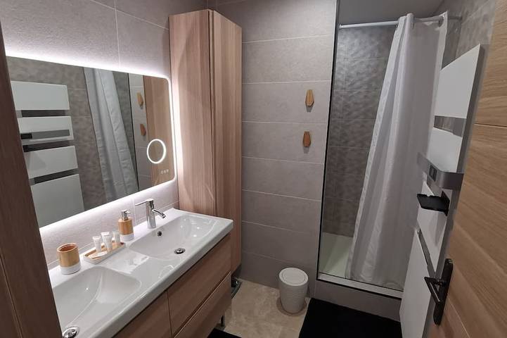 Appartement entier, Grand T3 85 m² situé à 15 min à pied des plages in Le Pradet, Côte méditerranéenne (France)