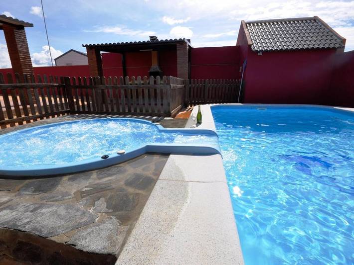 Camping pour 6 personnes, avec piscine et terrasse ainsi que jardin et jacuzzi à Conil de la Frontera - 2