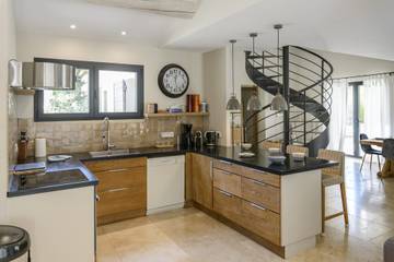 Maison De Vacances pour 8 Personnes dans Lourmarin, Parc naturel régional du Luberon, Photo 1